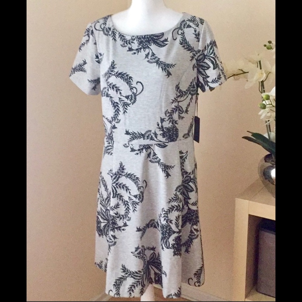 VINCE CAMUTO Gray Floral Print Dress size 16